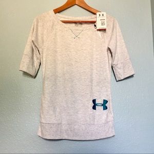 Under Armour women’s workout heatwear sweatshirt.